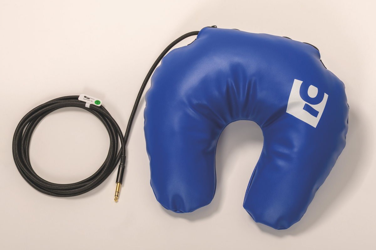 The N1 neck applicator with its braided cable and jack plug